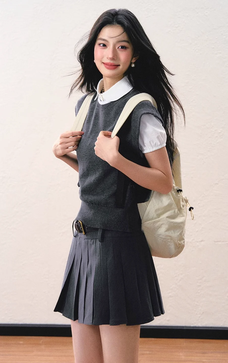 Simple slim vest bottoming shirt college style skirt suit - Image 12