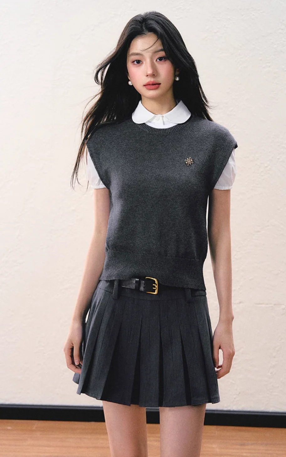 Simple slim vest bottoming shirt college style skirt suit - Image 5