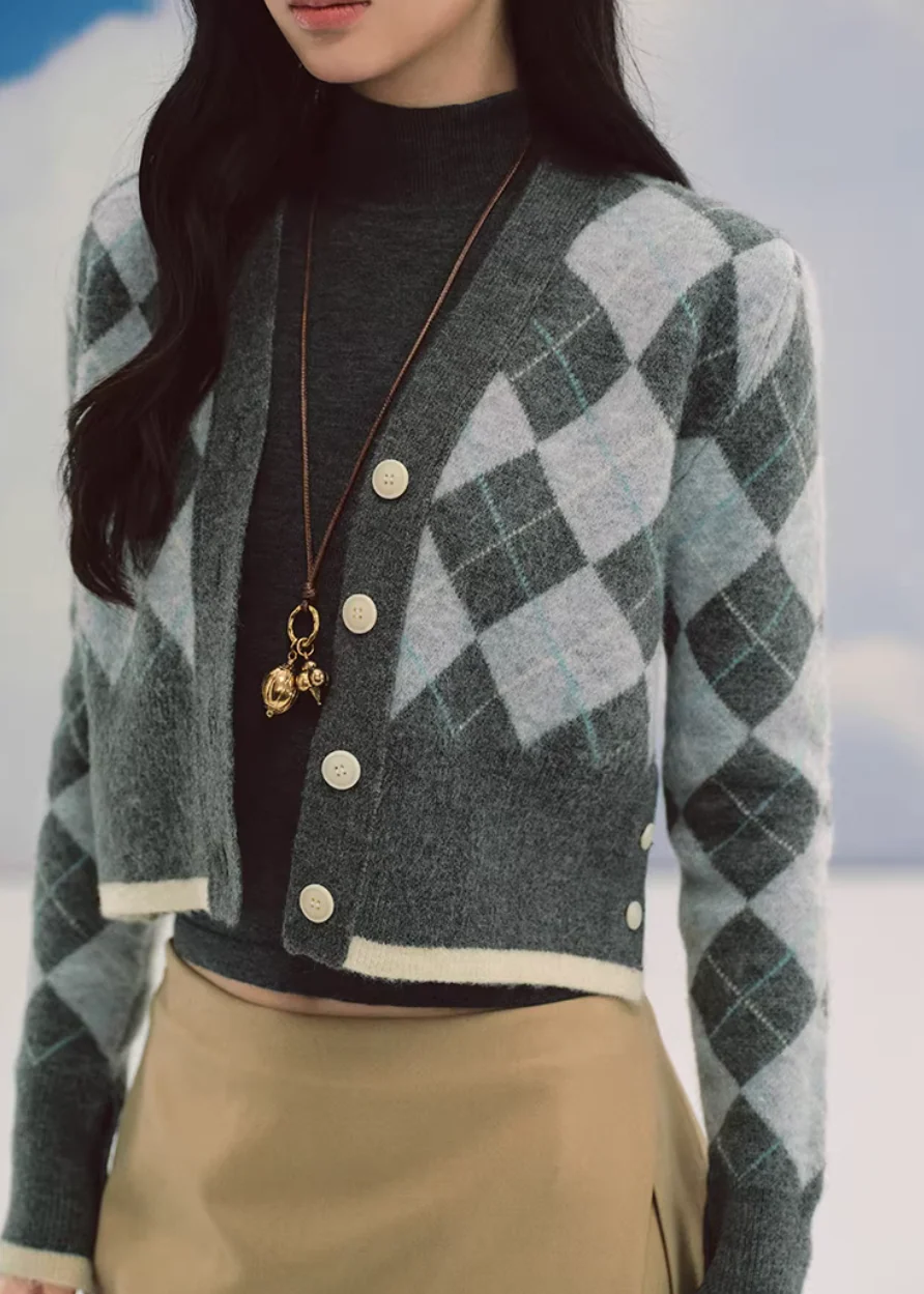 Ciel Argyle V-Neck Cardigan - Image 12