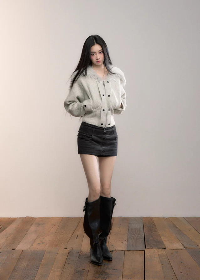Core Edge Heavy Collar Sweater - Image 11