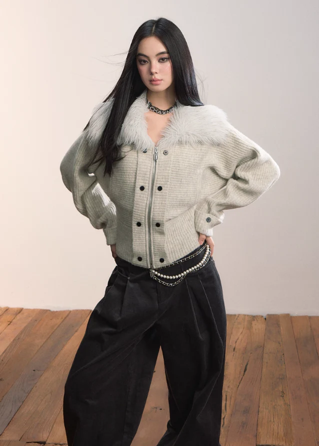 Core Edge Heavy Collar Sweater - Image 9