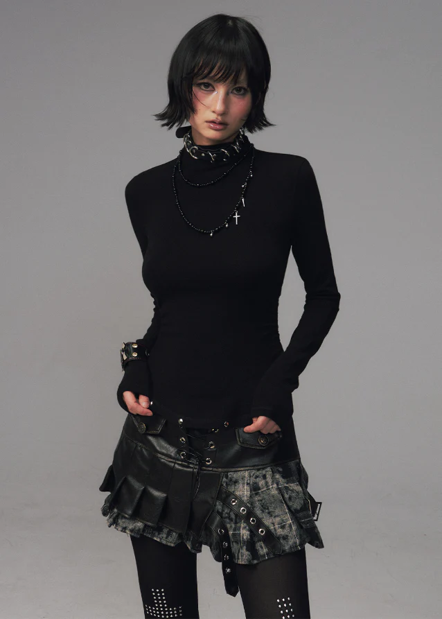 Dark Pulse Fleece-Lined Slim Turtleneck
