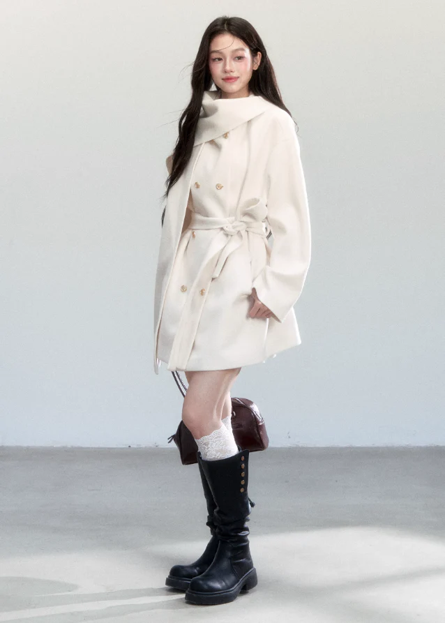 Fog White First Encounter Coat - Image 7