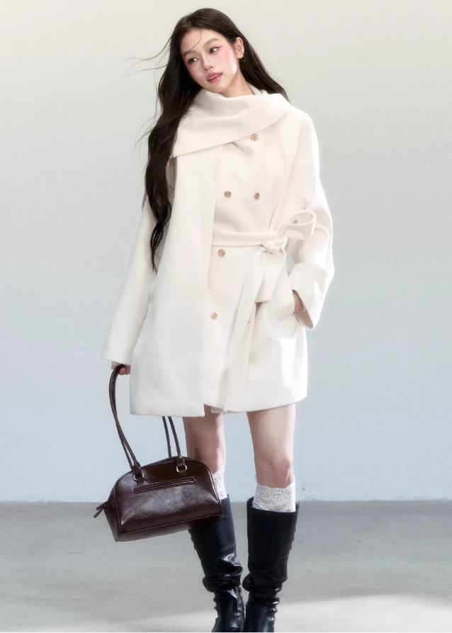 Fog White First Encounter Coat - Image 8