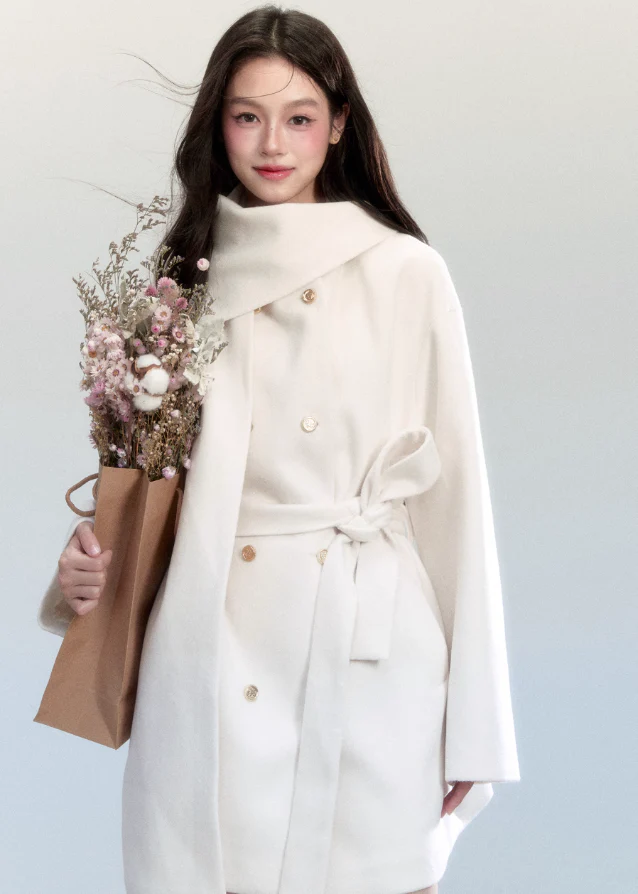 Fog White First Encounter Coat - Image 9
