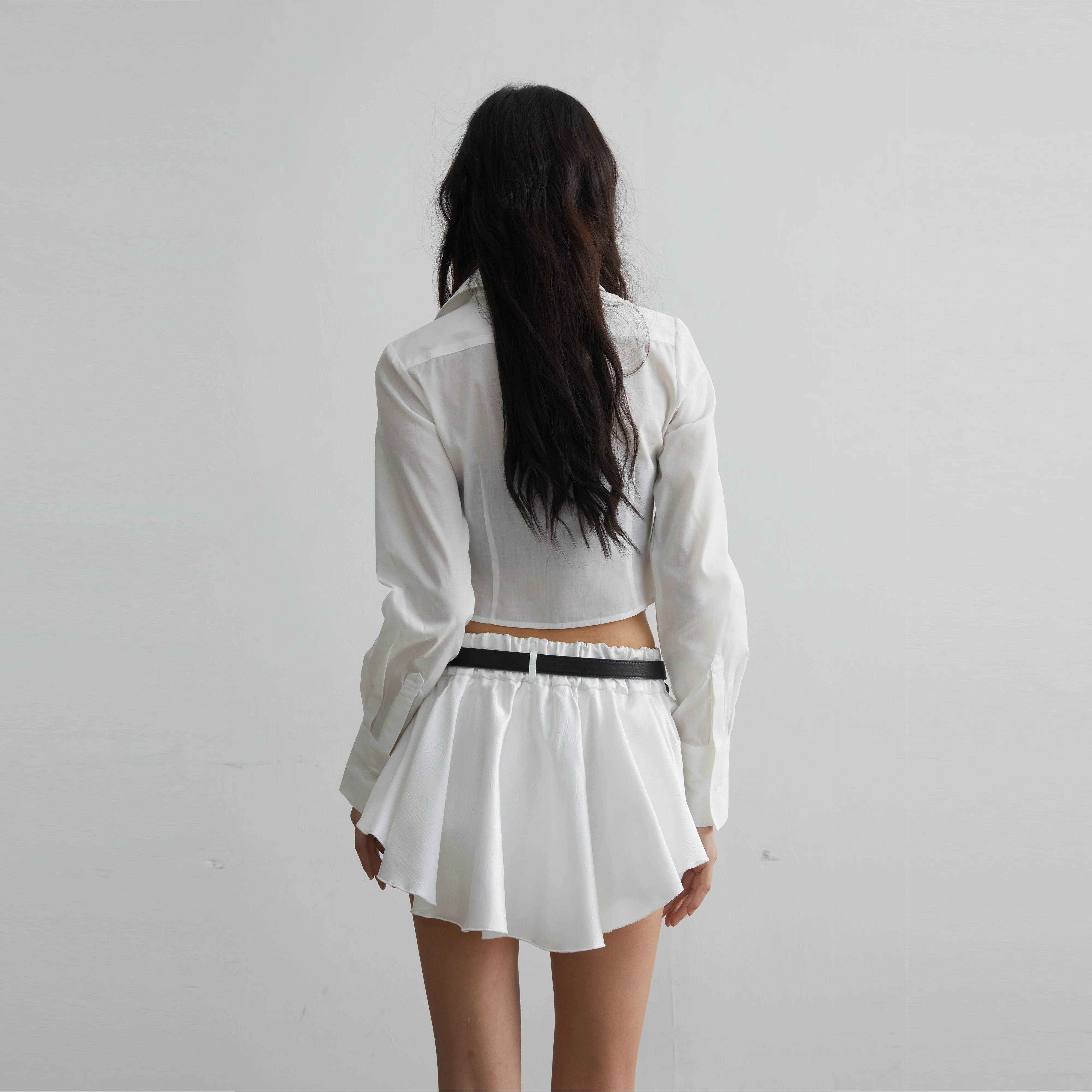 White versatile anti-exposure ruffled mini skirt - Image 3