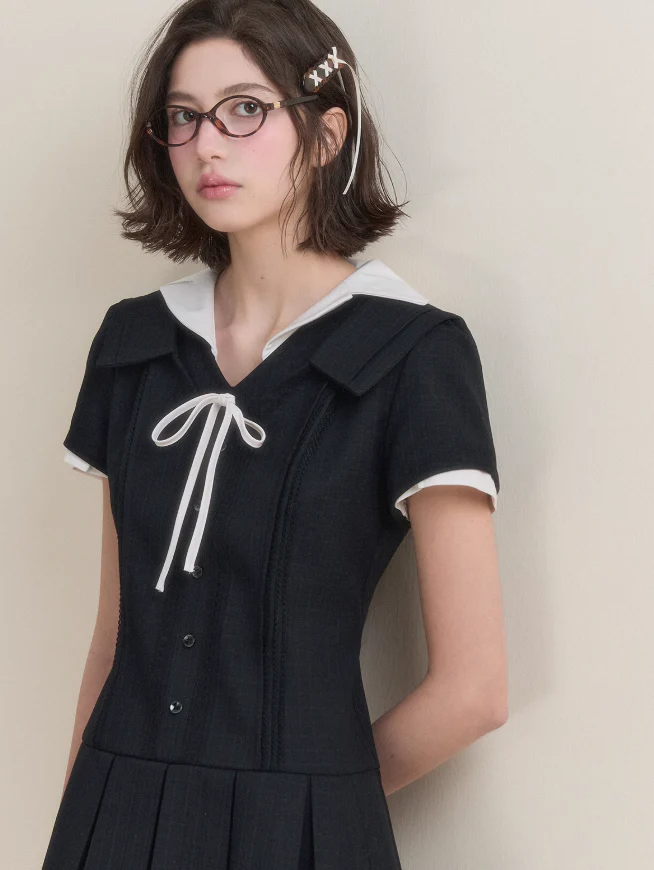 Long black dress with detail - Image 2