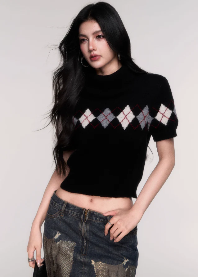 Modern Nerd Cropped Argyle Sweater - Image 5