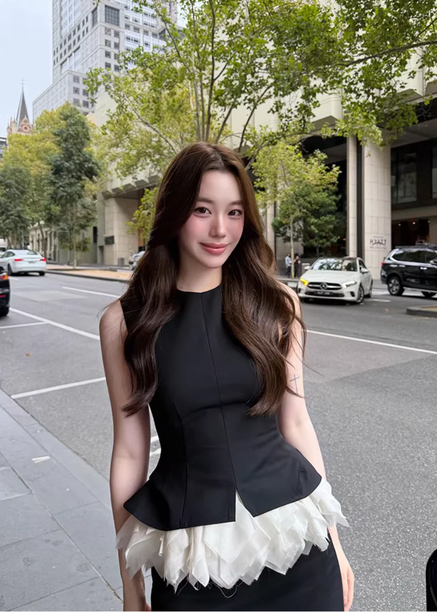 Petal Line Sleeveless Set - Image 9