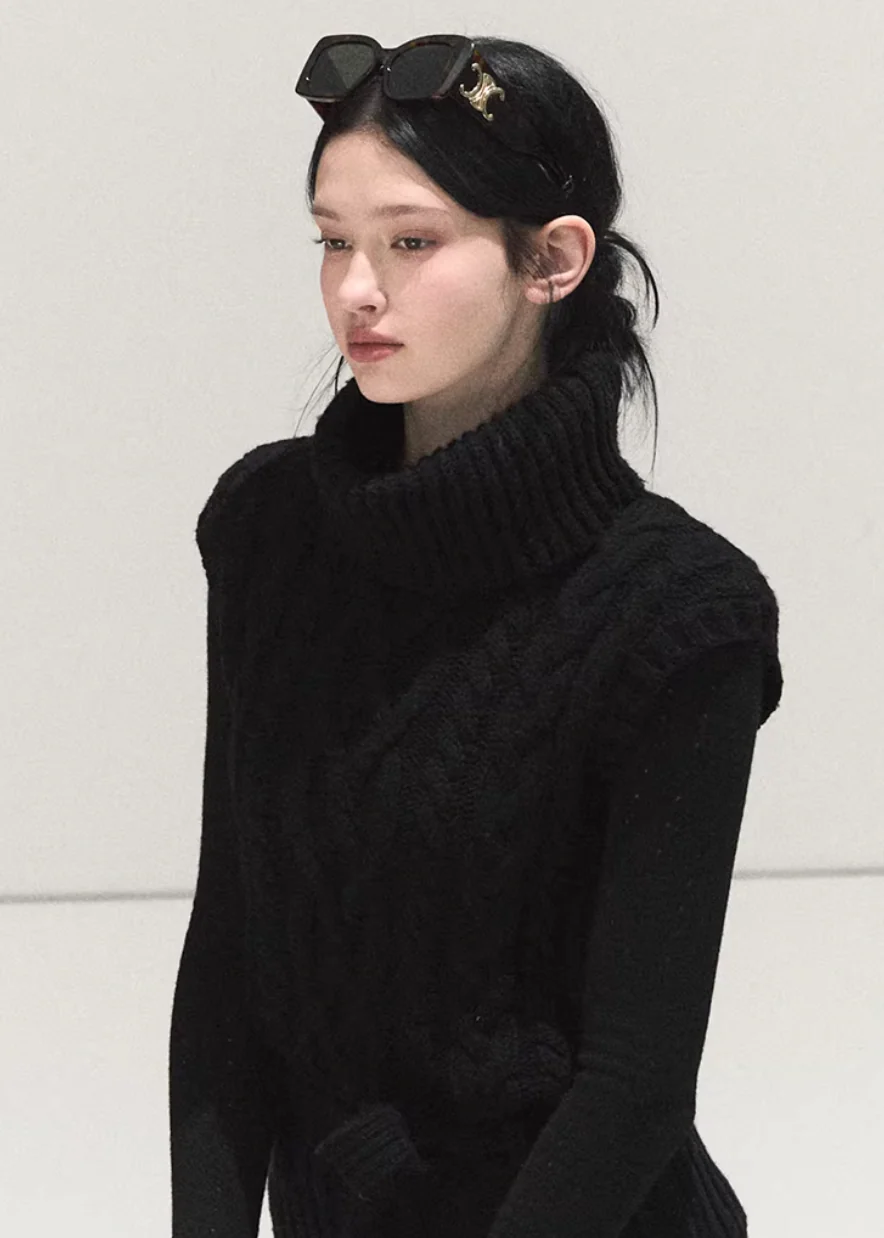 Quiet Cable Layered Knit Vest - Image 12