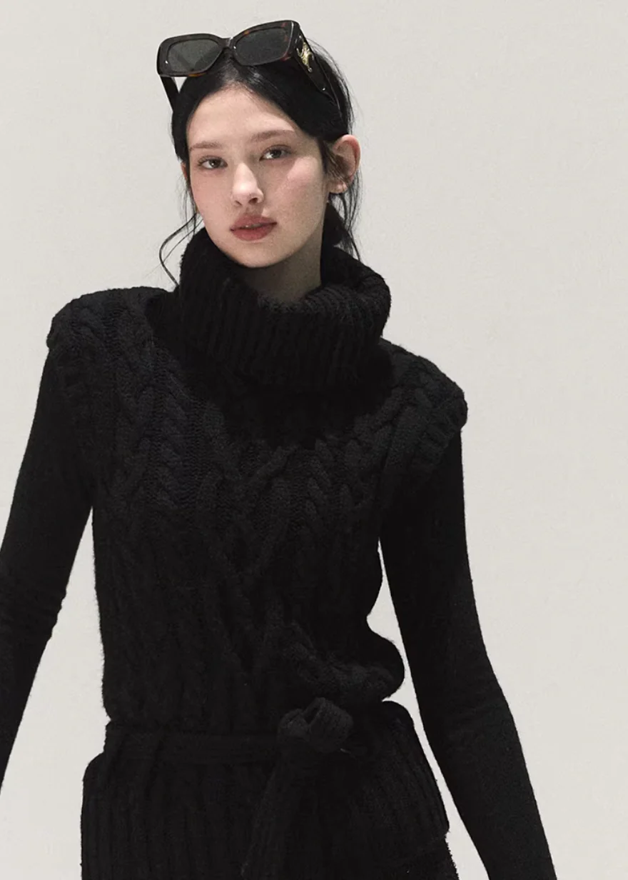 Quiet Cable Layered Knit Vest - Image 2