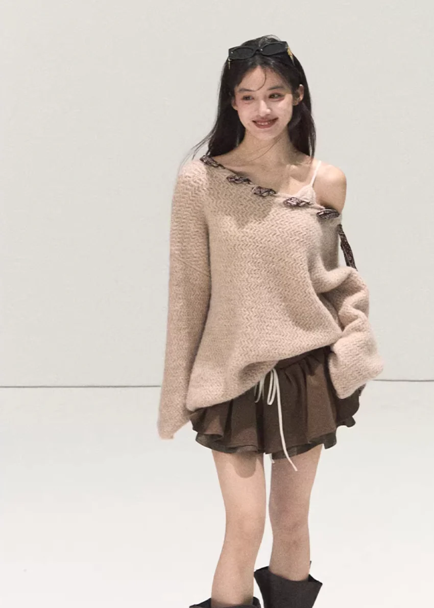 Soft Angle Wool Scarf Sweater - Image 12