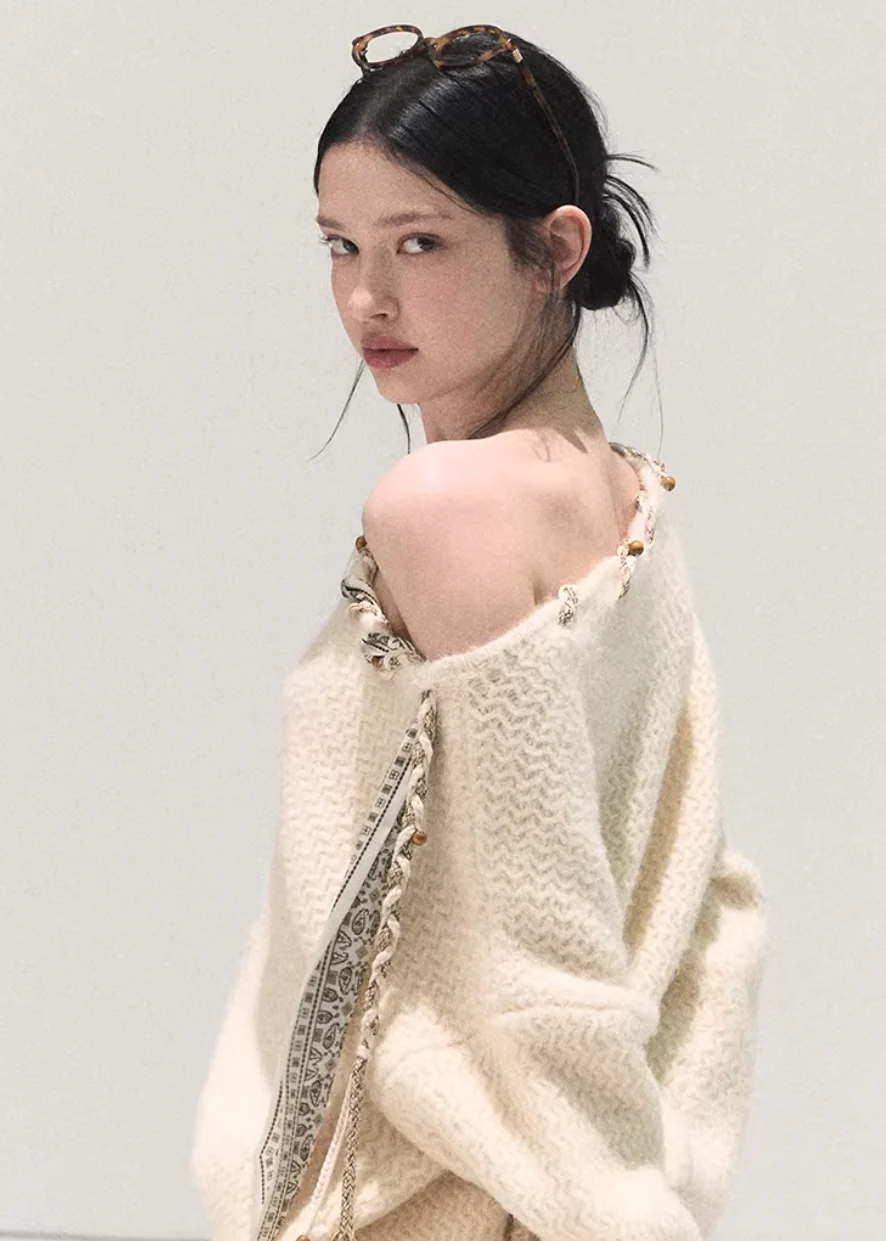 Soft Angle Wool Scarf Sweater - Image 14