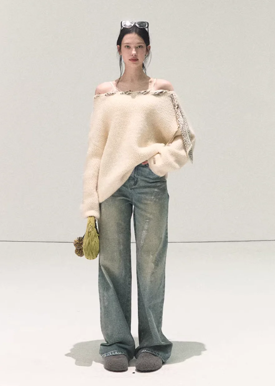 Soft Angle Wool Scarf Sweater - Image 16